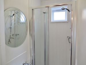 Shower room- click for photo gallery